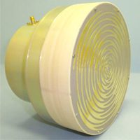 SEC cavity-backed spiral antenna